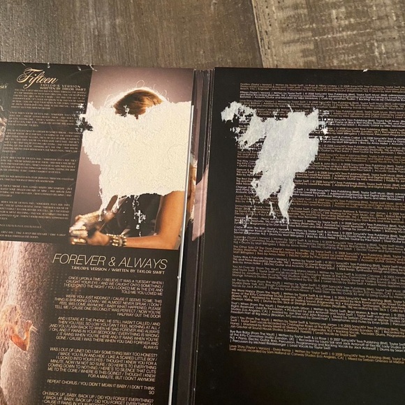 bundle of folklore and fearless TV vinyl by taylor swift - Picture 5 of 8